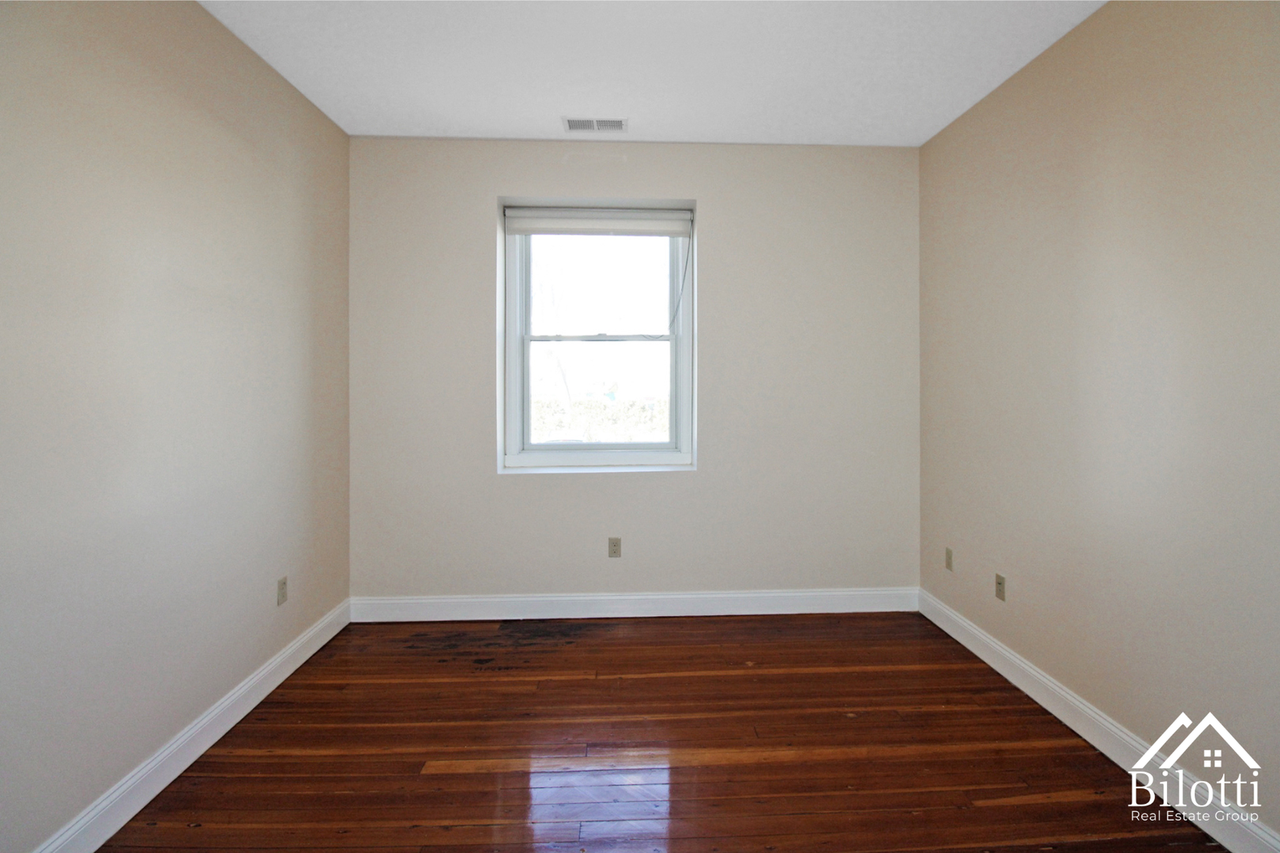 22 Clark Street - Photo 6 of 12