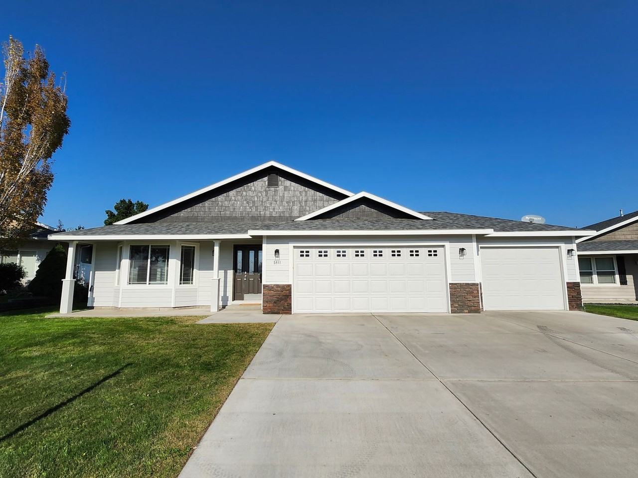 5811 Austin Ct - Photo 2 of 26