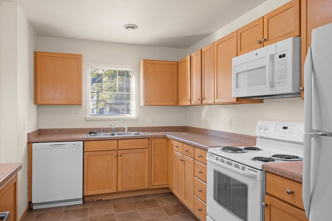 706 Fulton Street - Photo 7 of 50