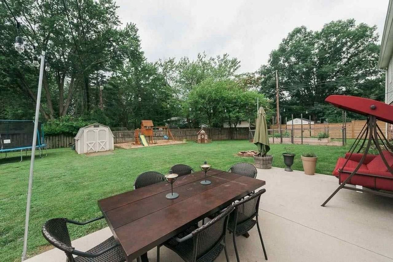 2212 E Queens Way - Photo 7 of 34