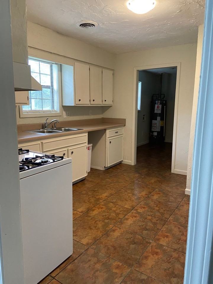 728 Pisgah Rd - Photo 3 of 13