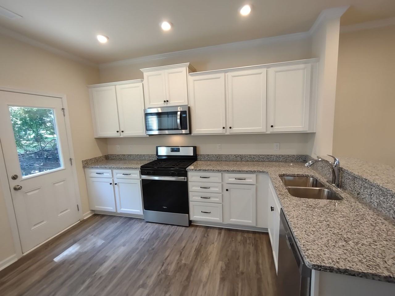 7135 Thornrose Dr - Photo 3 of 38