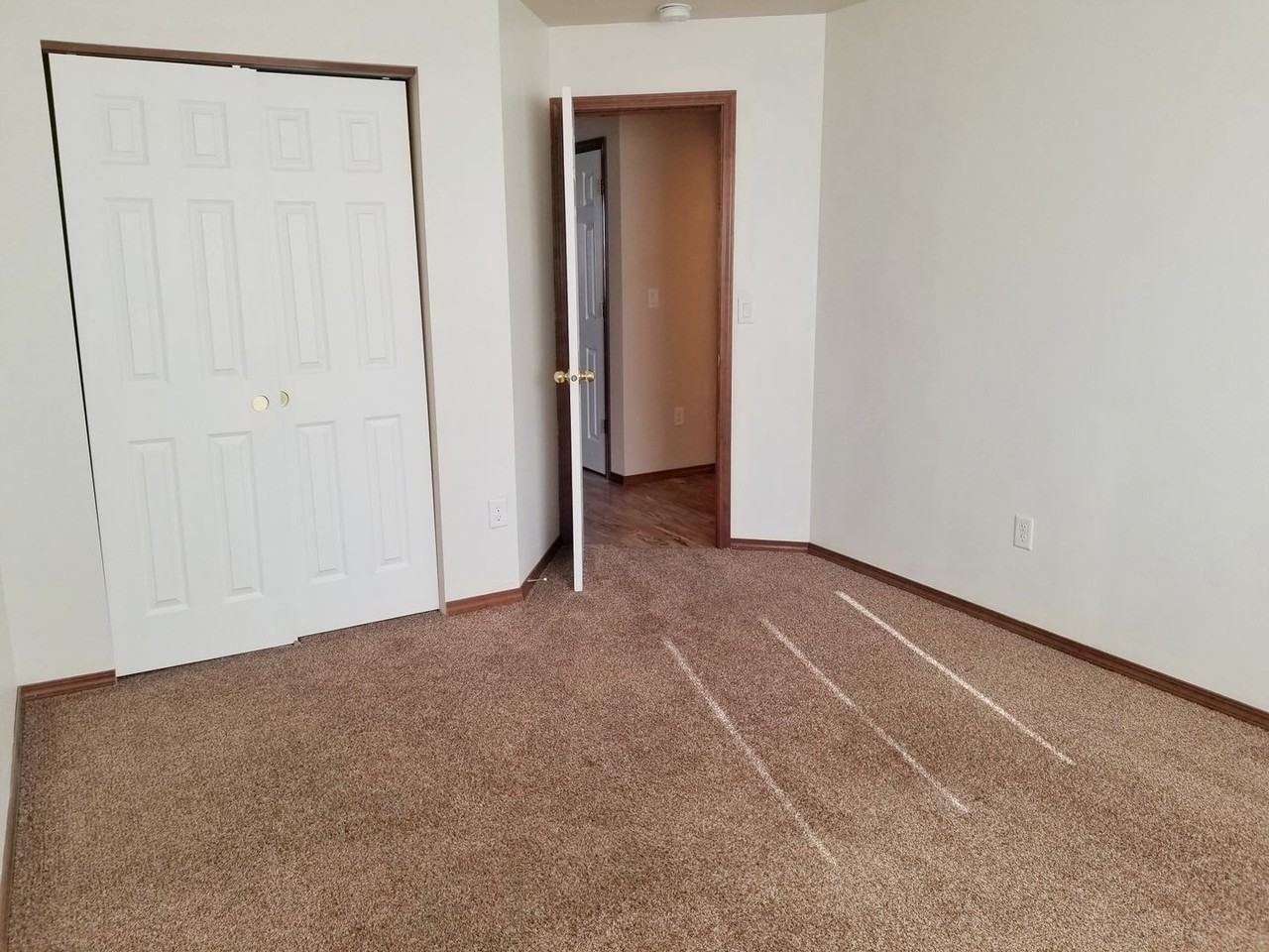 912 S Main St - Photo 6 of 15