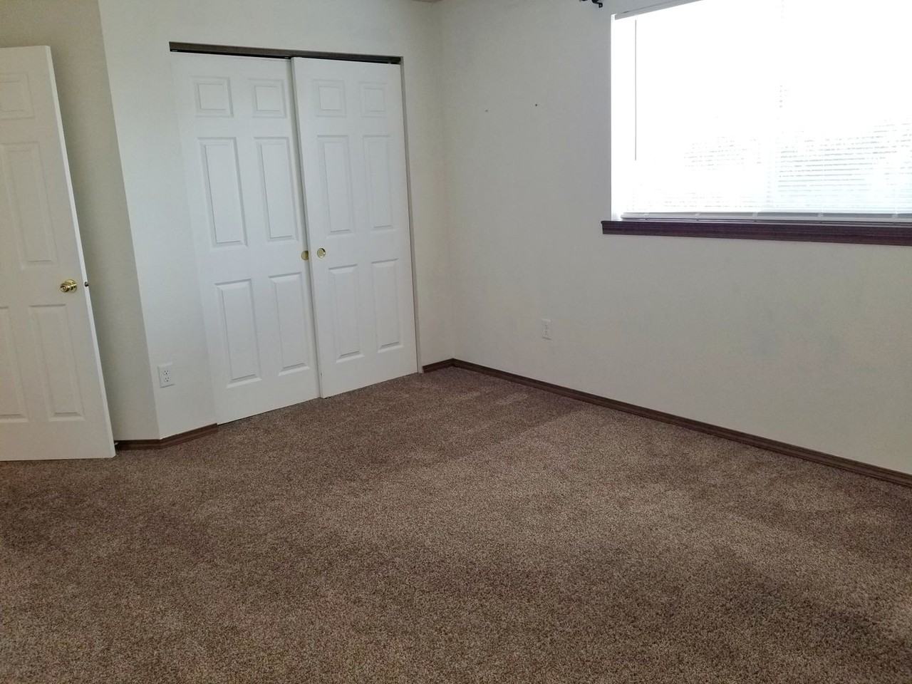 912 S Main St - Photo 7 of 15