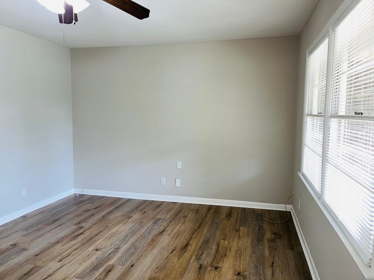 943 Parkstone Dr - Photo 2 of 27