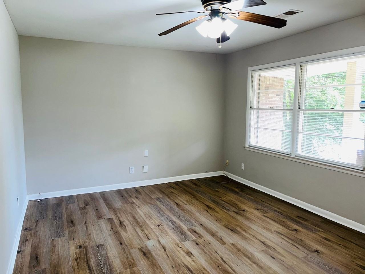 943 Parkstone Dr - Photo 3 of 27