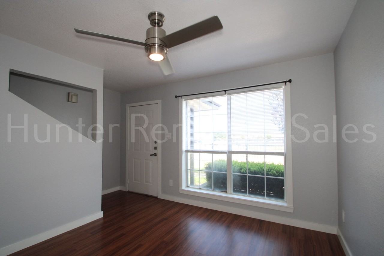 3802 Gus Dr Apt C - Photo 3 of 17