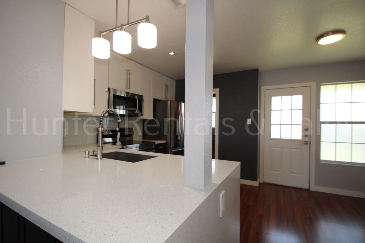 3802 Gus Dr Apt C - Photo 6 of 17