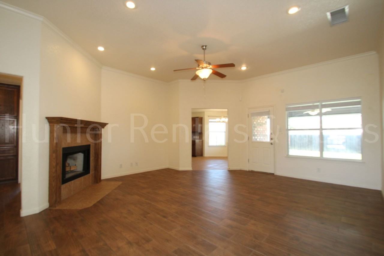 709 Aries Ave - Photo 4 of 31