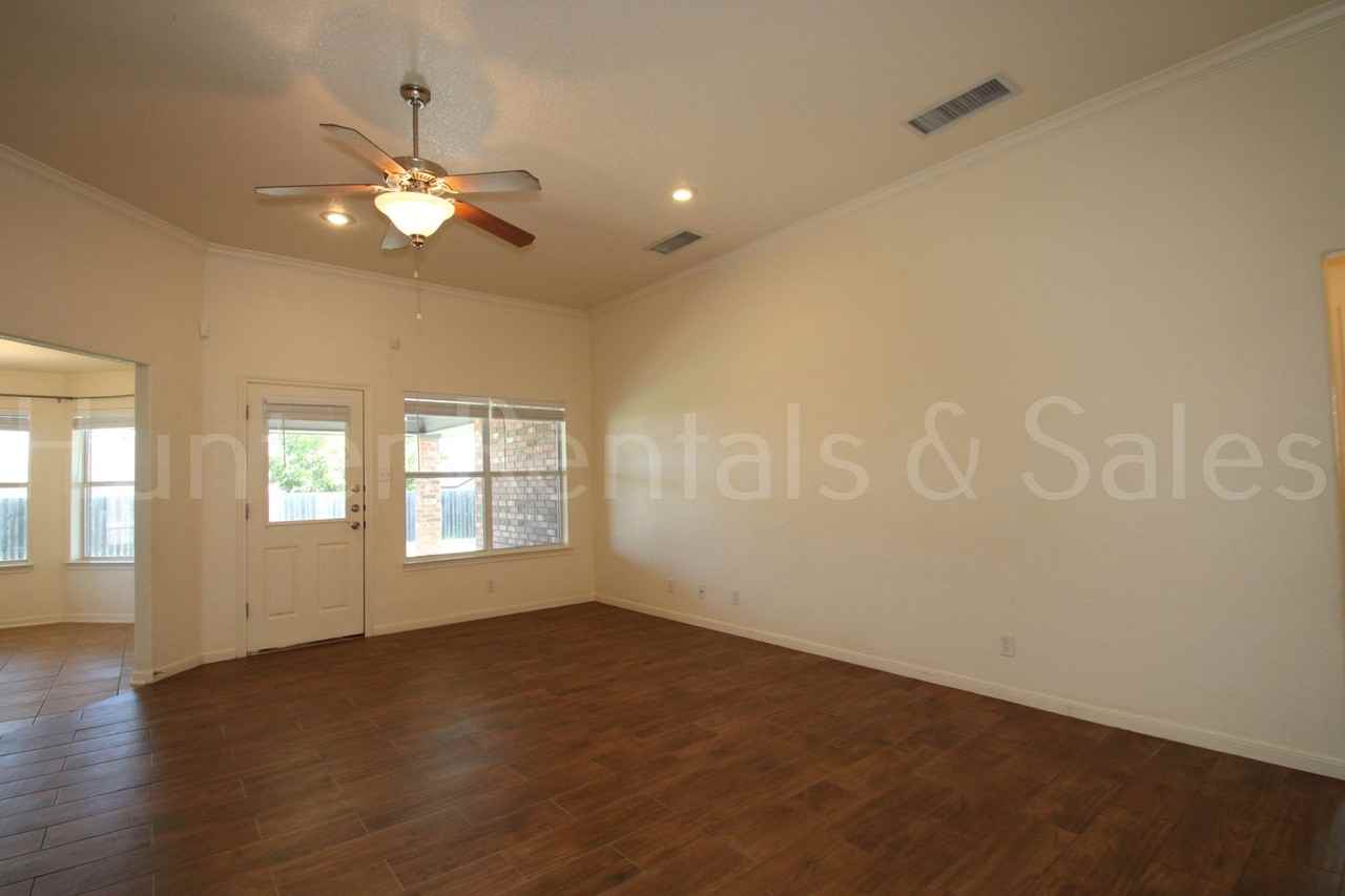 709 Aries Ave - Photo 5 of 31