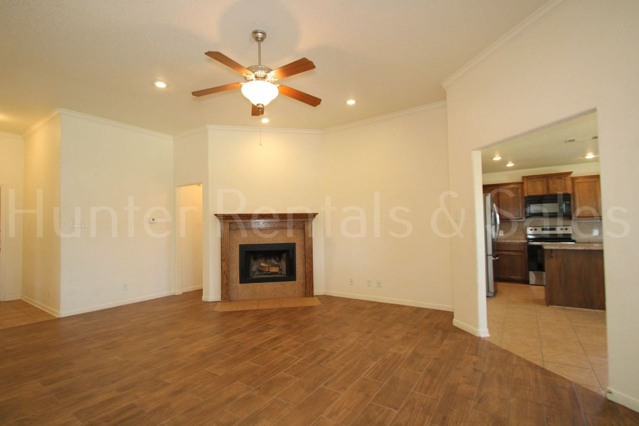 709 Aries Ave - Photo 6 of 31