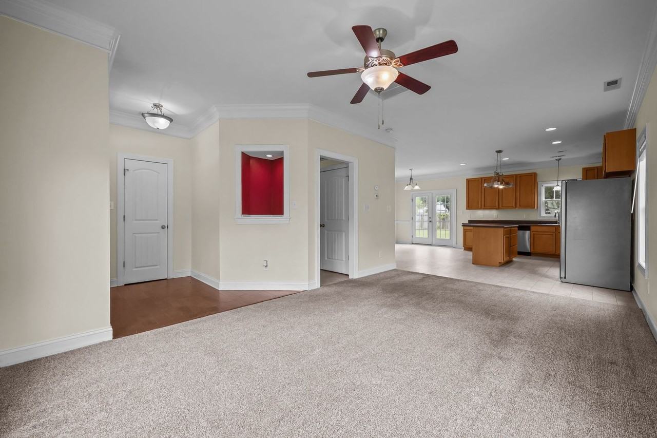 116 Thompson St - Photo 3 of 27