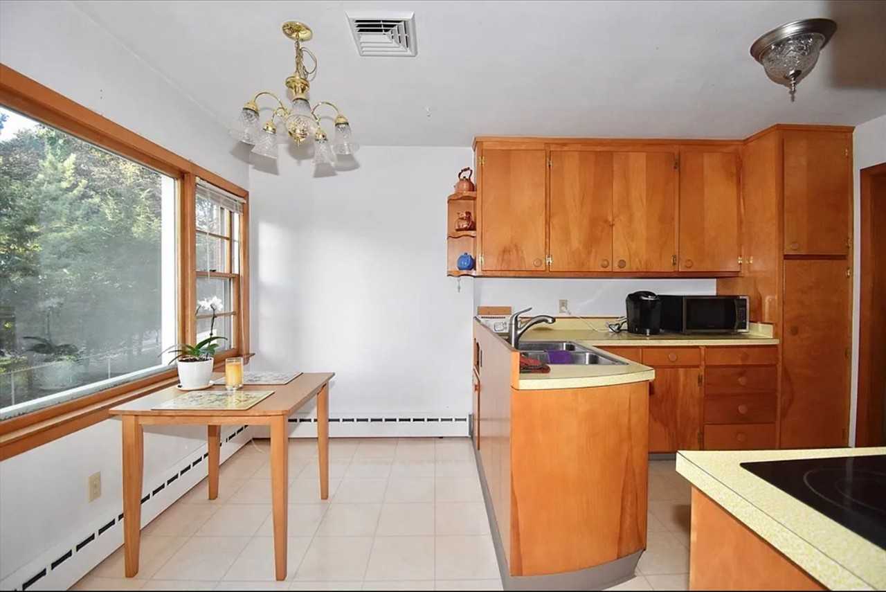 442 Prospect St - Photo 4 of 36