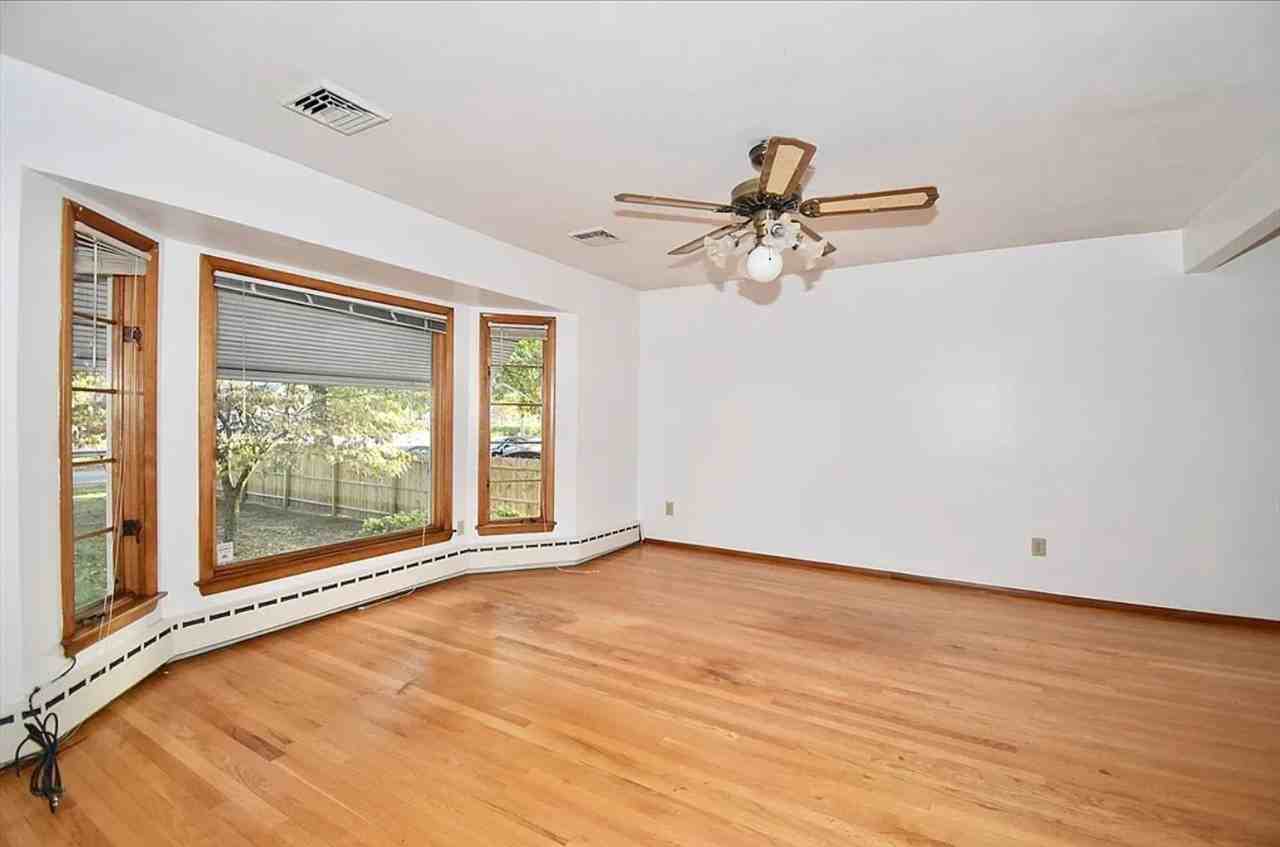 442 Prospect St - Photo 5 of 36