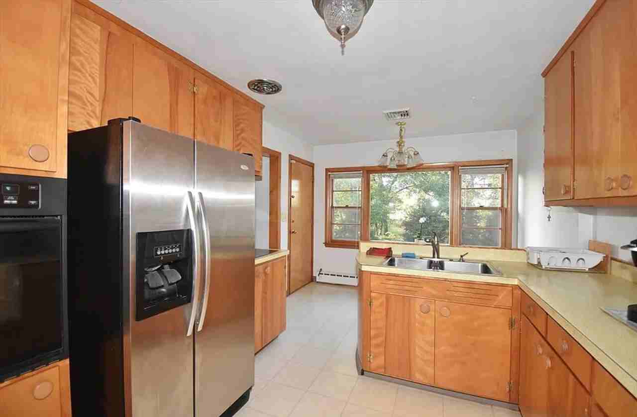 442 Prospect St - Photo 7 of 36