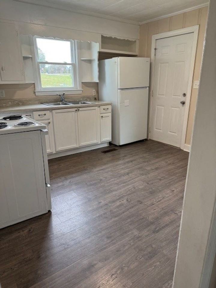 1466 Harding St - Photo 2 of 10