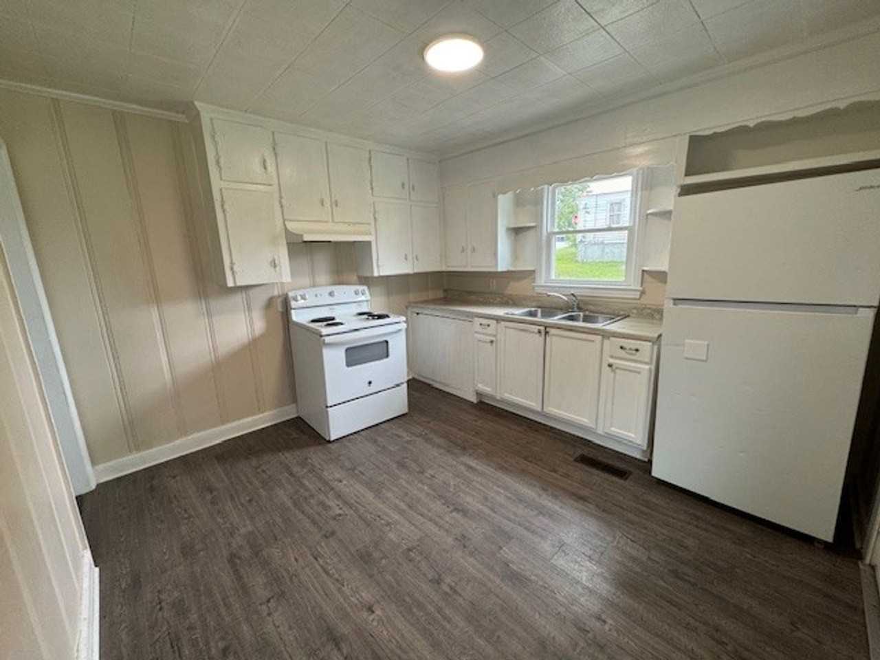 1466 Harding St - Photo 3 of 10