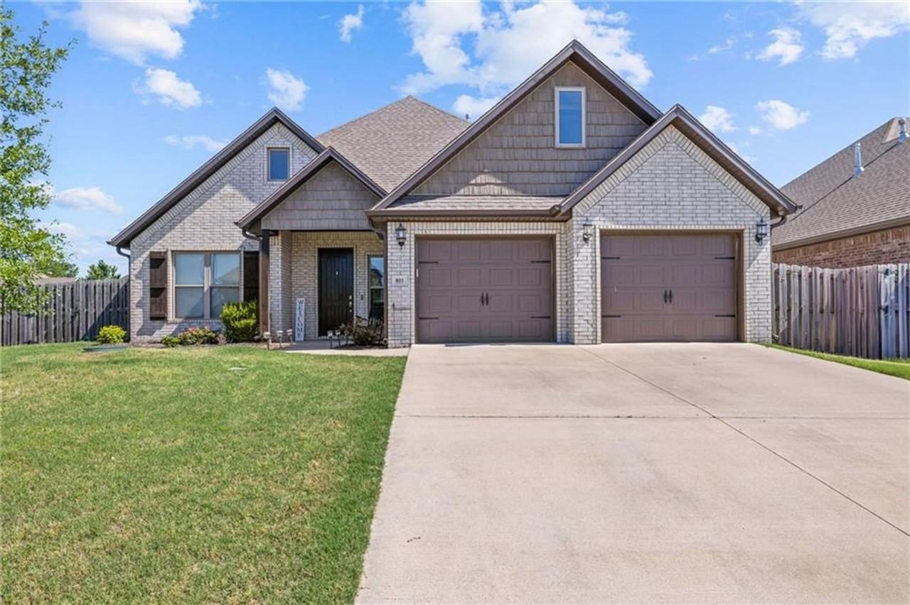 801 Bellmara Cir - Photo 2 of 24
