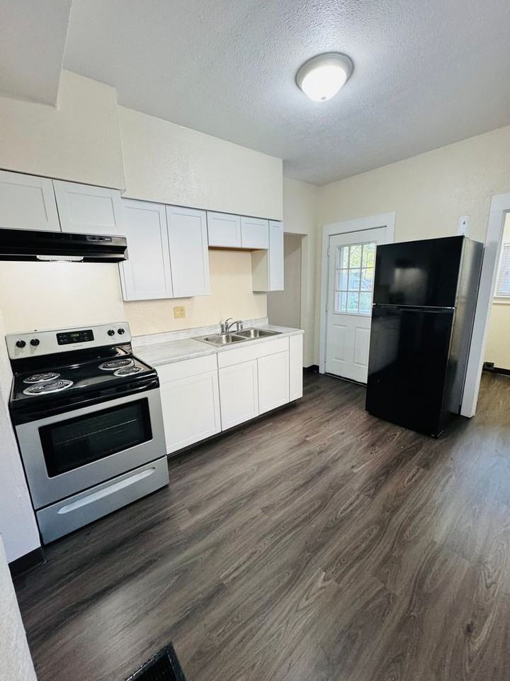 1818 Logan Avenue - Photo 6 of 15