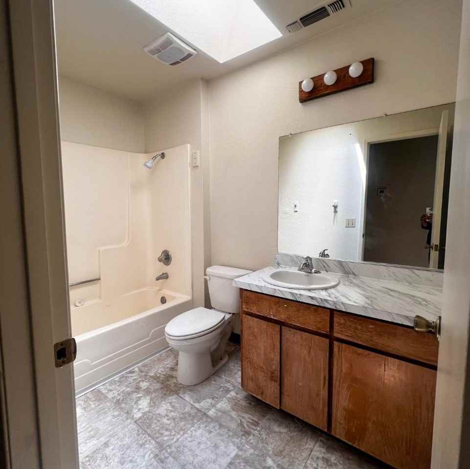 1475 Manzanita Avenue - Photo 7 of 13