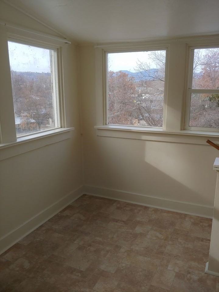 1936 Harriman Ave - Photo 5 of 14