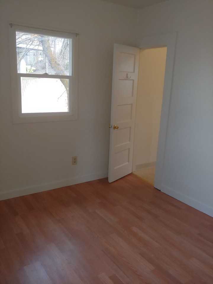 1936 Harriman Ave - Photo 6 of 14