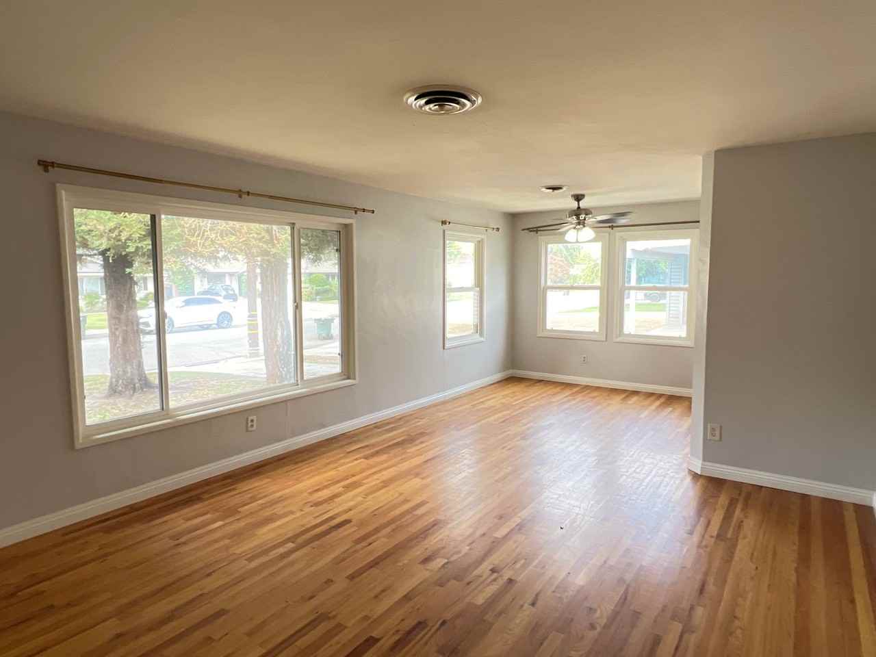 2708 Drake St - Photo 2 of 17