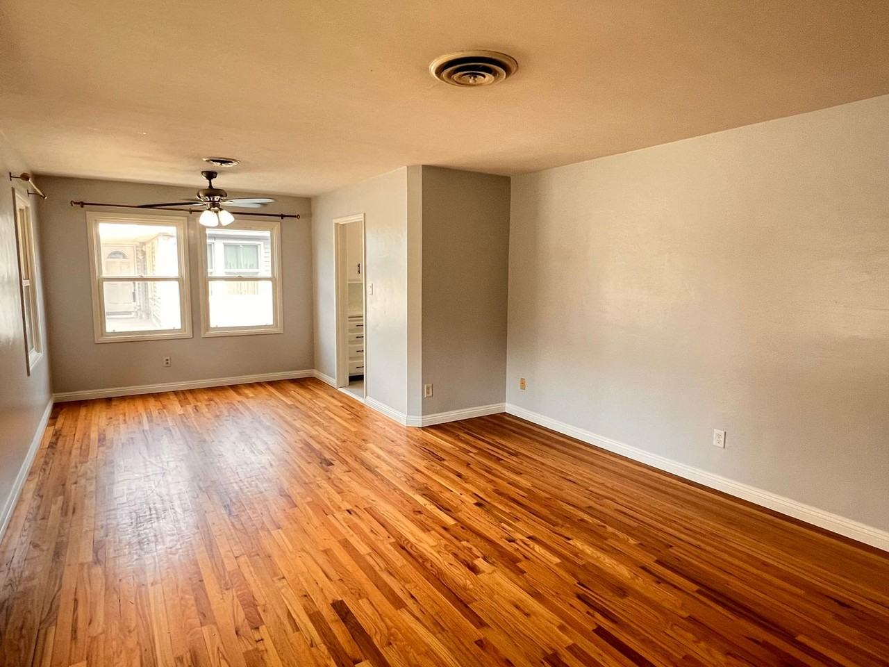 2708 Drake St - Photo 3 of 17