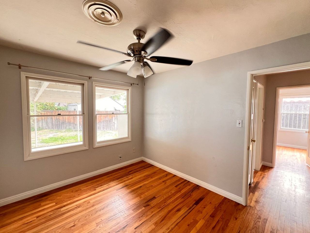 2708 Drake St - Photo 7 of 17