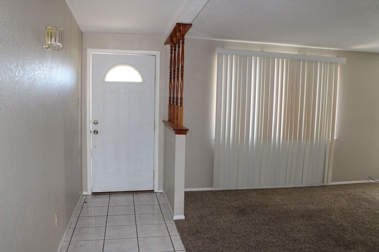 5613 Wadsworth Ave - Photo 2 of 19