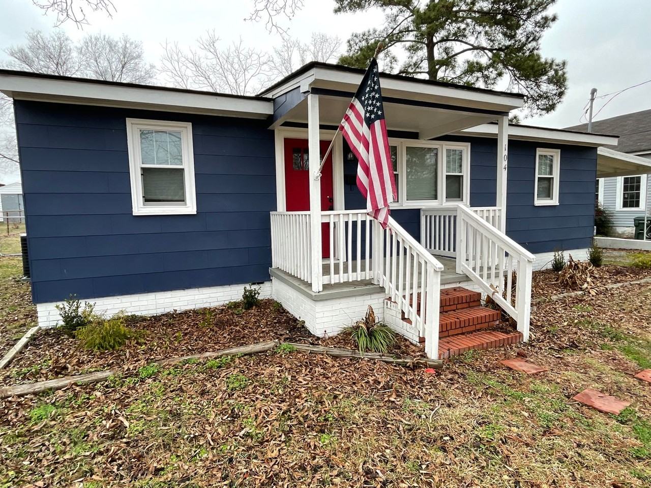 104 E I St - Photo 2 of 38