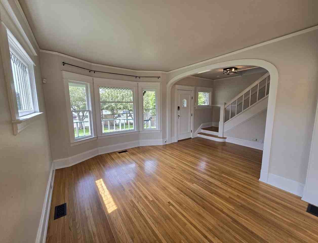 1631 Oakes Ave - Photo 2 of 23