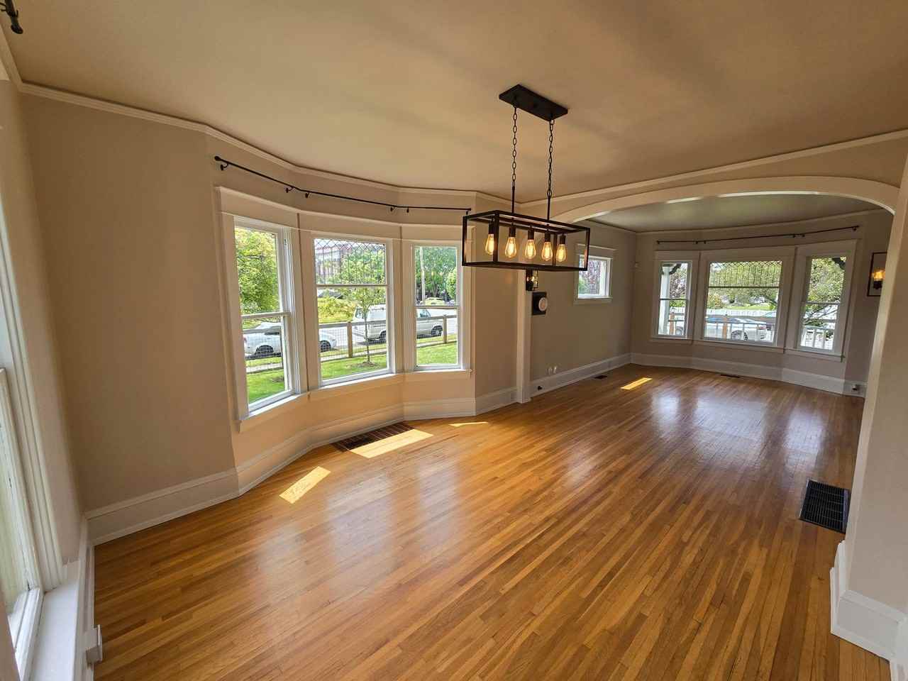 1631 Oakes Ave - Photo 3 of 23