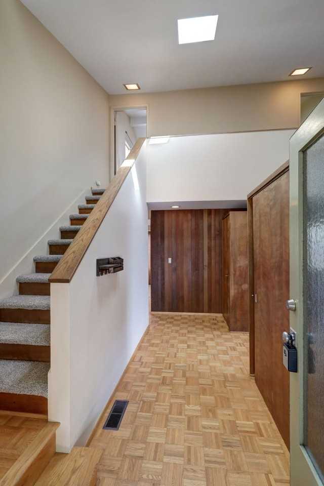 1916 Ne 73rd St - Photo 3 of 20