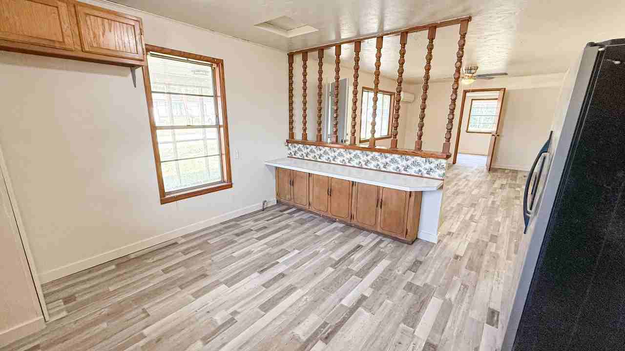 1104 E Main St - Photo 3 of 10