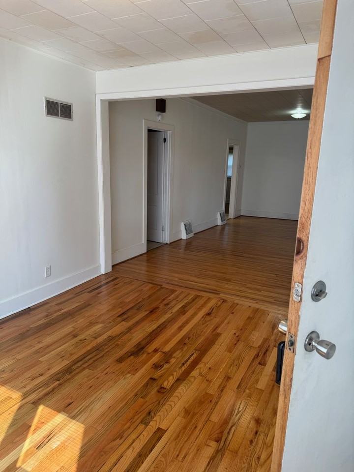 4248 Vine St - Photo 3 of 16