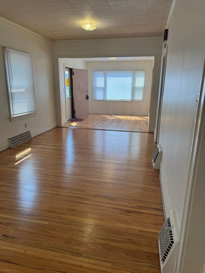 4248 Vine St - Photo 4 of 16