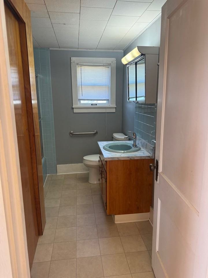 4248 Vine St - Photo 6 of 16