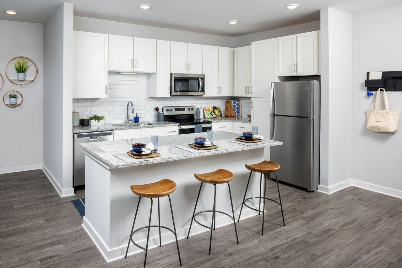 Story Sanford - Photo 2 of 51