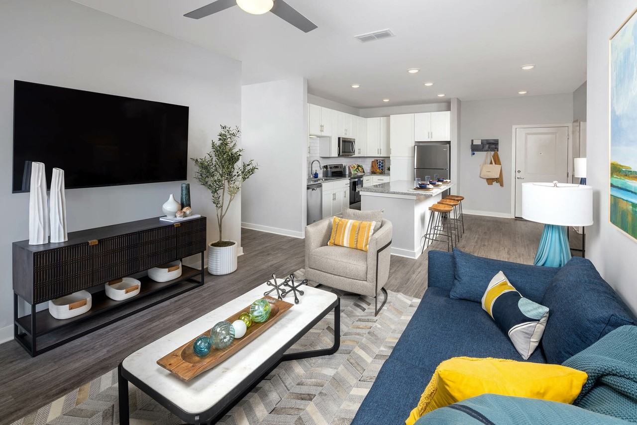 Story Sanford - Photo 3 of 51