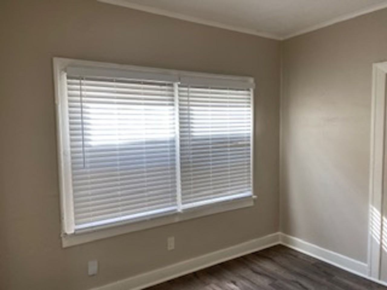 832 W. Florence Avenue - Photo 6 of 7