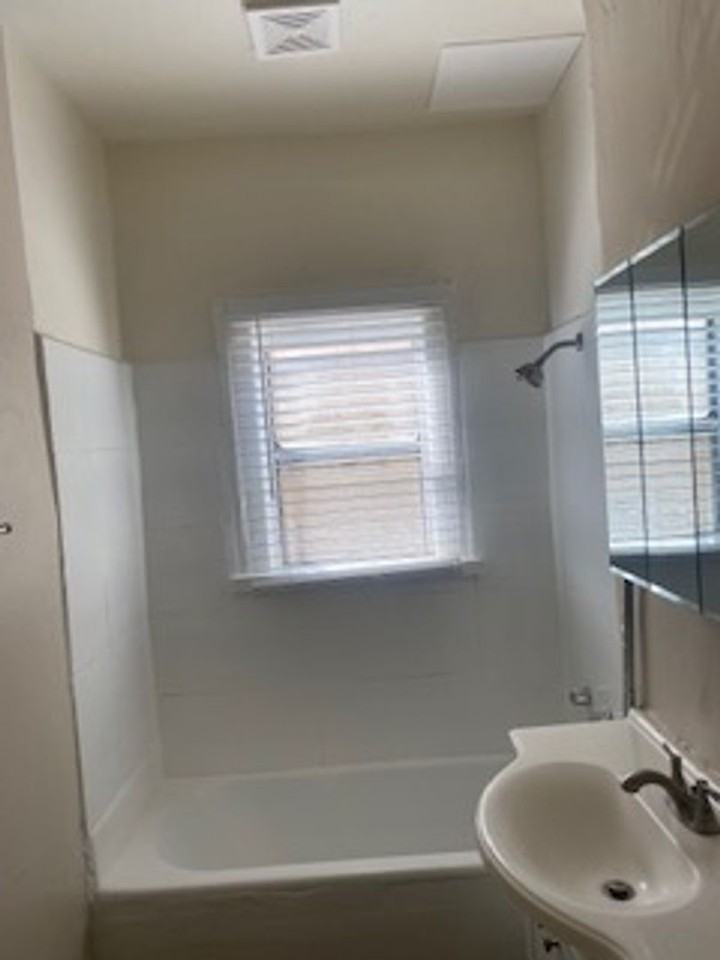 832 W. Florence Avenue - Photo 7 of 7