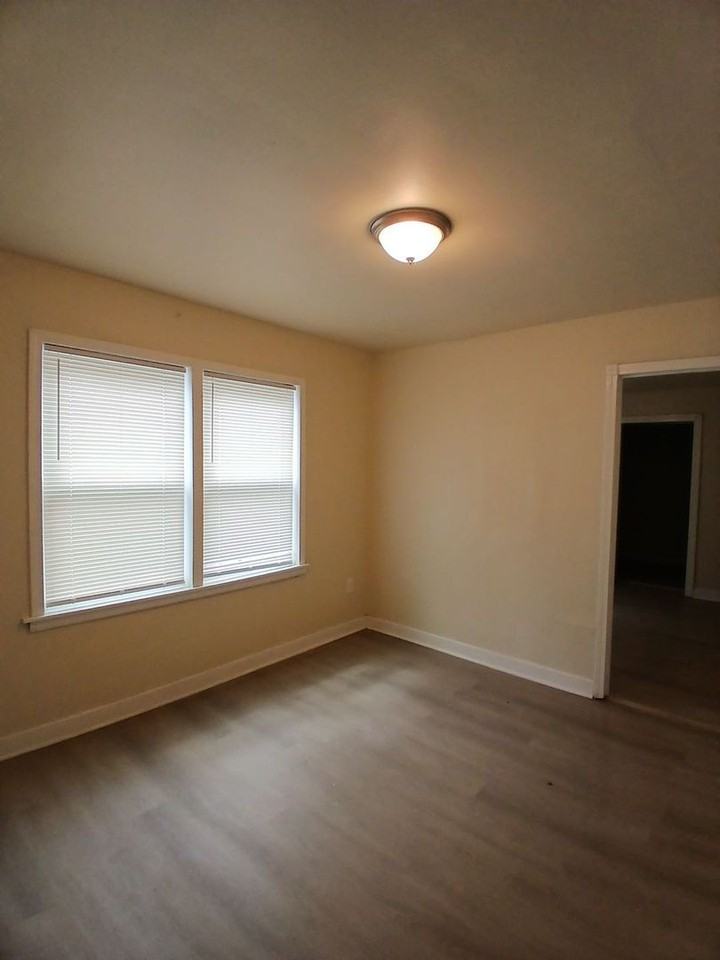 1133 Gerard St - Photo 6 of 11