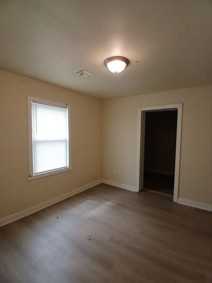 1133 Gerard St - Photo 7 of 11