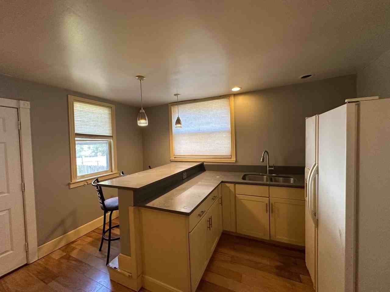 824 East Wright Street - Photo 2 of 11