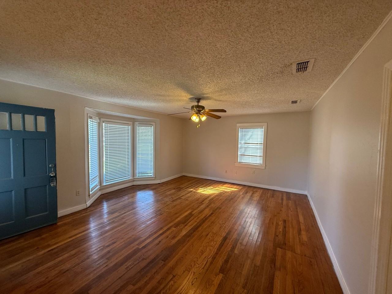 2603 35th St - Photo 2 of 7