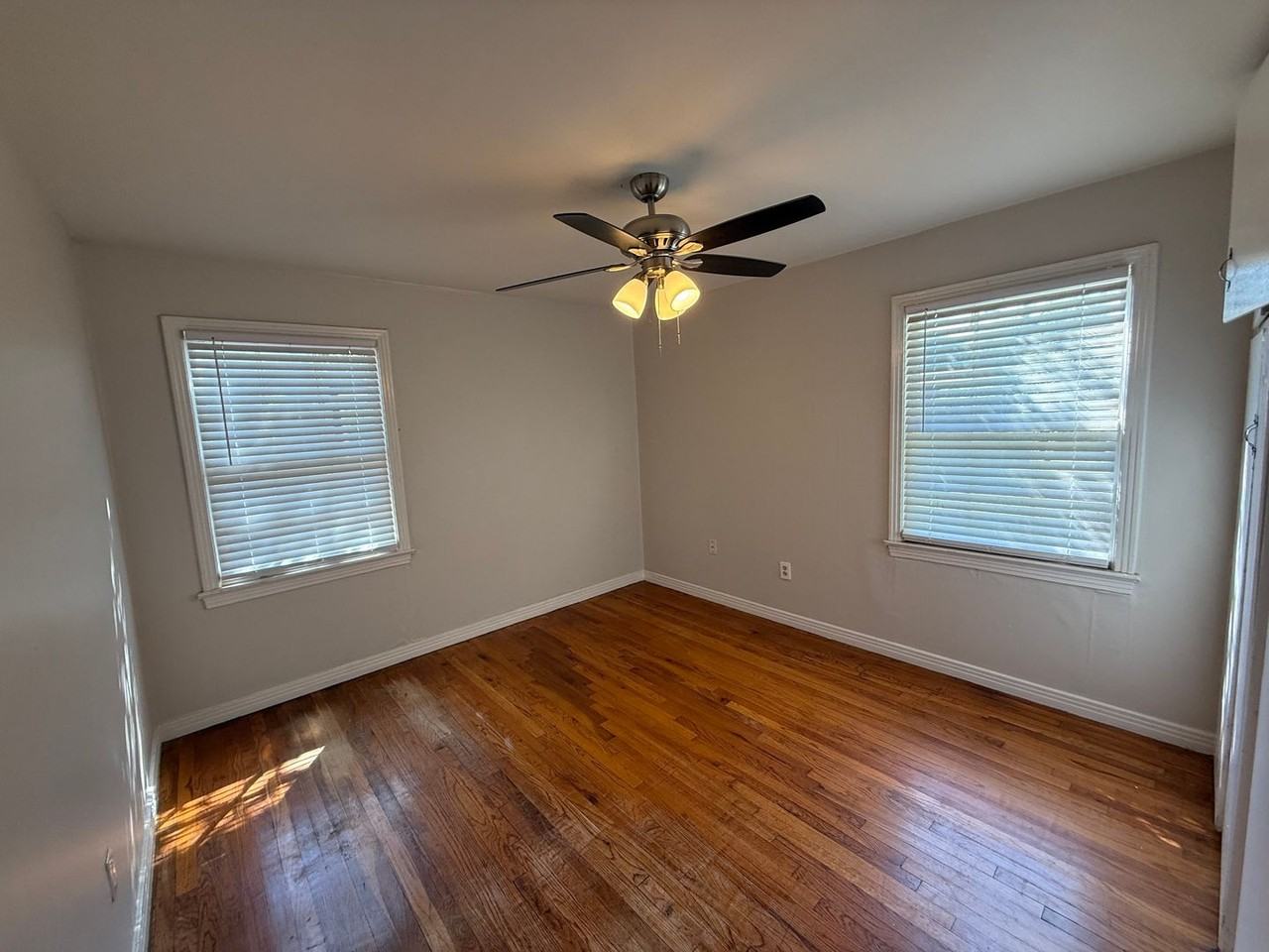 2603 35th St - Photo 4 of 7