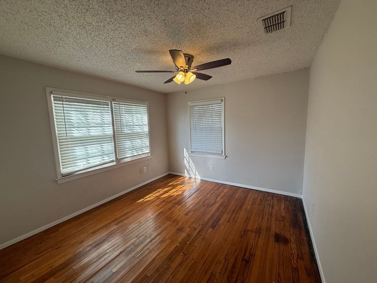 2603 35th St - Photo 5 of 7