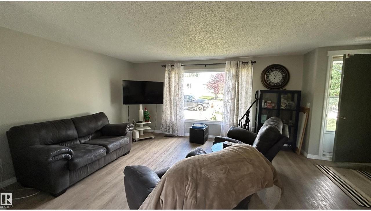 4308 45 Ave #1 - Photo 5 of 19