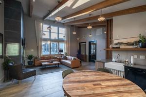 featured image of 210 N Woodson